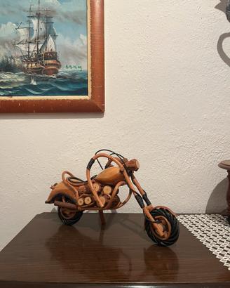 Moto Chopper artigianale in legno e rattan