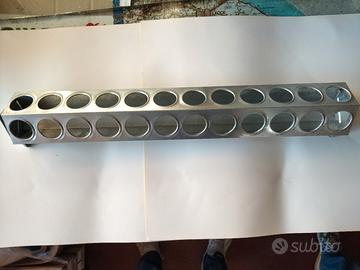 mangiatoia in metallo 24 fori per pulcini