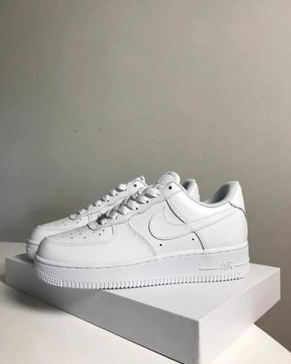 Nike Air Force 1 bianche, taglia 39