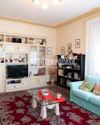 Casa indipendente con ampio giardino di proprietà
