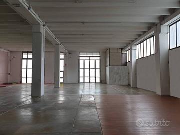 Immobile di 900 m² con 2 locali a Sesto Fiorentino