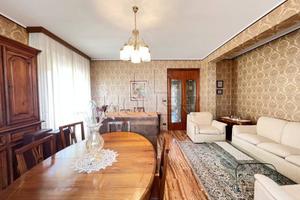 Appartamento di 130 m² con 4 locali e box auto a S