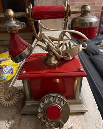 Telefono Vintage rosso e oro