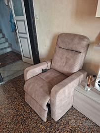 poltrona in alcantara con alzata assistita
