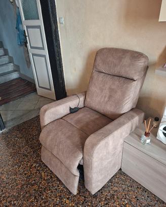 poltrona in alcantara con alzata assistita