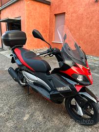 Aprilia sr max 300