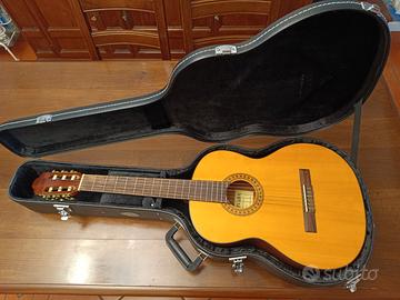 chirarra classica entry-level, con custodia rigida