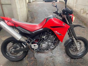 Moto Yamaha Xt 660 rossa