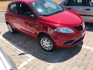 Lancia ypsilon ecochic gold metano