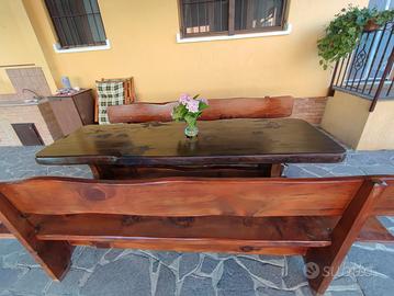 tavolo legno massiccio e panche