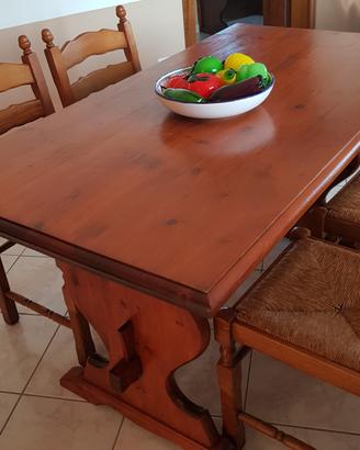 TAVOLO RETT.IN PINO E QUATTRO SEDIE 