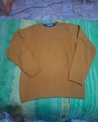 maglione color giallo senape