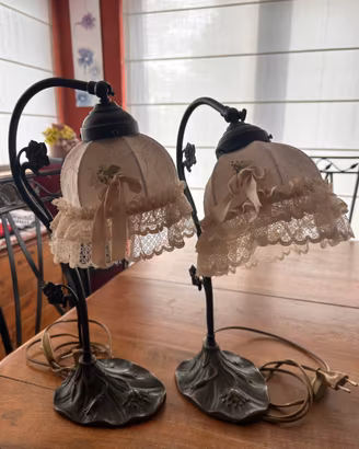 Coppia di eleganti e particolari lampade