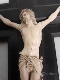 CRISTO IN AVORIO SU CROCE LIGNEA EBANIZZATA
