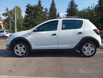 Dacia Sandero steepwat GPL seminuova 