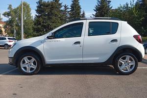 Dacia Sandero steepwat GPL seminuova 