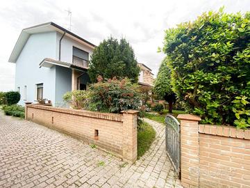 Villa di 226 m² con più di 5 locali e box auto a T