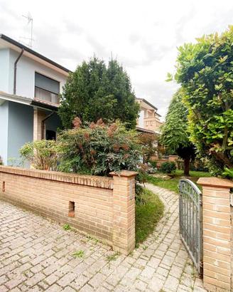 Villa di 226 m² con più di 5 locali e box auto a T
