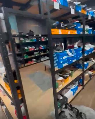 grande  stock di vestiti firmati e scarpe 