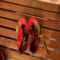 Scarpe Chiodate per Atletica + Sacca Saucony
