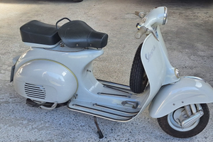Vespa d'epoca modello VNA1T