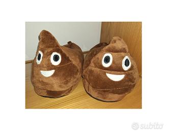 Pantofole a forma di cacca store