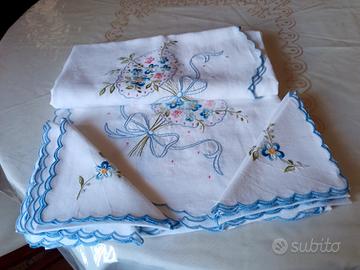 2 tovaglie e 8 tovaglioli lino ricamate vintage