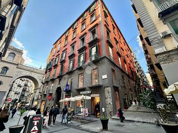 2 LOCALI A NAPOLI