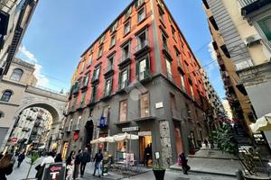 2 LOCALI A NAPOLI