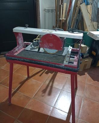 Tagliapiastrelle elettrico