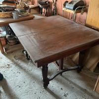 Tavolo antico allungabile
