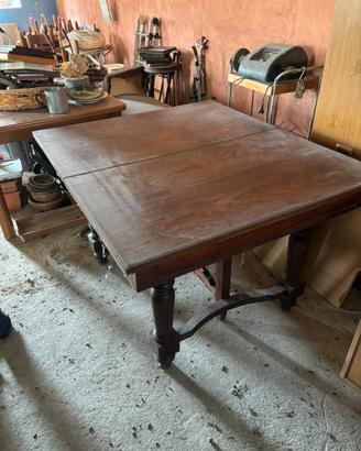 Tavolo antico allungabile