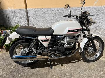 Moto Guzzi V7 - 2010