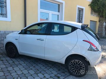 Lancia Ypsilon Platino 2024