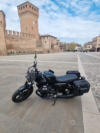 Moto Guzzi V7 Stone anno 2019 - 11400 km