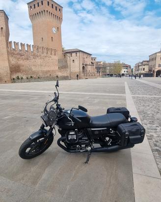 Moto Guzzi V7 Stone anno 2019 - 11400 km
