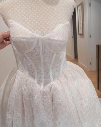  abito da sposa con  velo