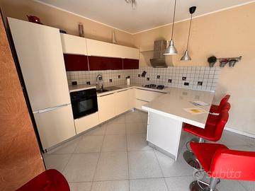 Cucina completa di elettrodomestici