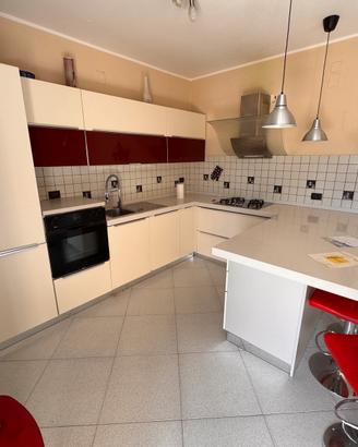 Cucina completa di elettrodomestici