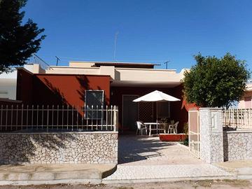 Torre Lapillo pochi passi da spiagge libere e lidi