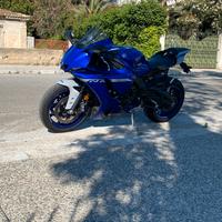 Yamaha R1