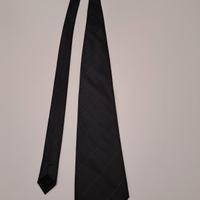 cravatta nera con righe 