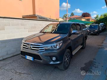 Toyota Hilux 2.4 D-4D A/T 4WD 4 porte Double Cab E