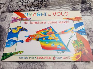 Taglia piega e incolla Draghi in Volo
