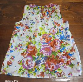 Camicetta smanicata a fiori