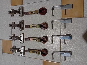 Cerniere e maniglie per ante mobi