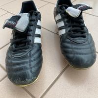 Scarpe con i tacchetti Adidas