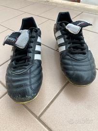 Scarpe con i tacchetti Adidas