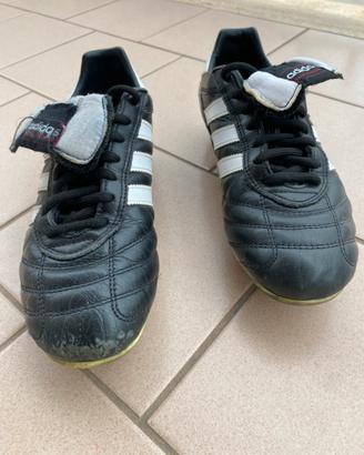 Scarpe con i tacchetti Adidas