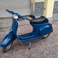 Vespa 50 R con librettino vecchio.